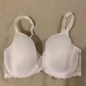 White Chantelle bra. 32DD